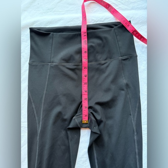 Girlfriend Collective Black Compressive High-Rise Leggings. - Picture 8 of 10